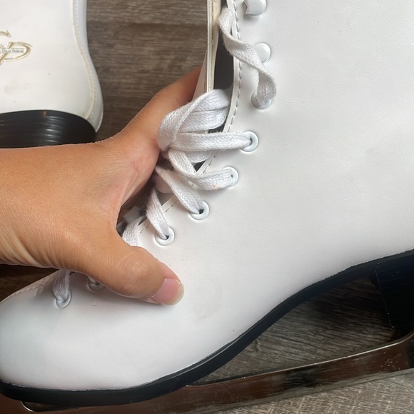 CCM Pirouette Jamie Sale&David Pelletier White Leather Figure Skates—Women’s 11 - Picture 10 of 10
